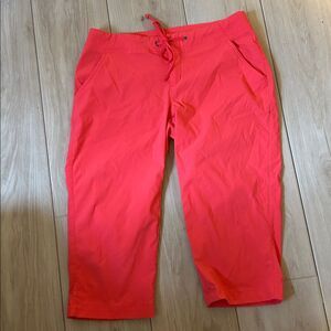 Columbia Long Shorts Capris style XL8950 Vibrant Red  Drawstring Size 6